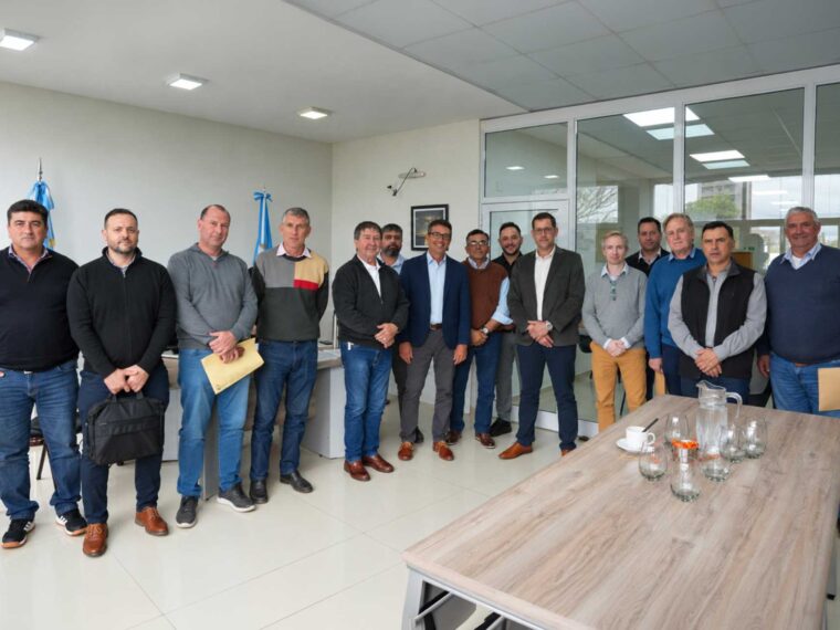 Enersa y la Secretaría de Energía firmaron acuerdos con cooperativas eléctricas Enersa y la Secretaría de Energía firmaron acuerdos con cooperativas eléctricas