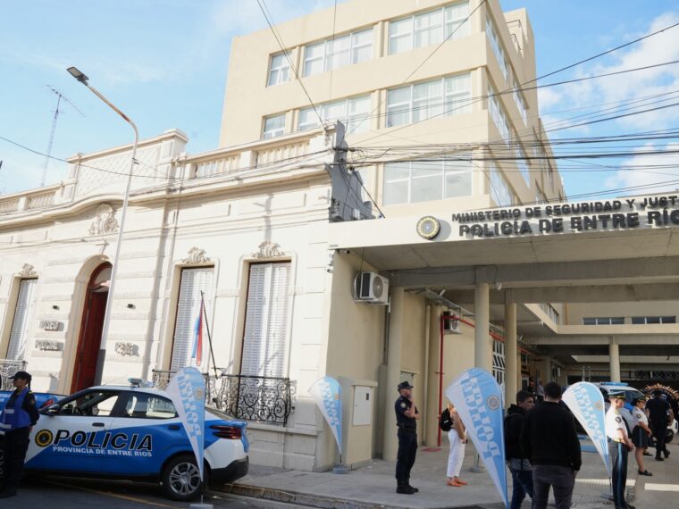 Frigerio recorrió la nueva sede de la Departamental de Paraná y aseguró que «es un edificio como el que merece nuestra Policía»