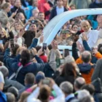 El papa León XIV dirigió la audiencia general en la plaza de San Pedro