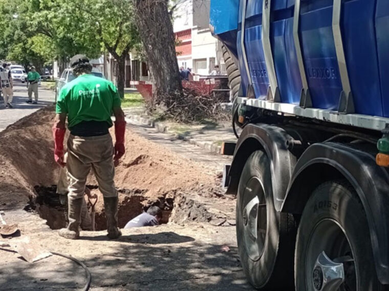 El Municipio realiza trabajos de mantenimiento y reparación en las redes de agua y cloaca El Municipio realiza trabajos de mantenimiento y reparación en las redes de agua y cloaca