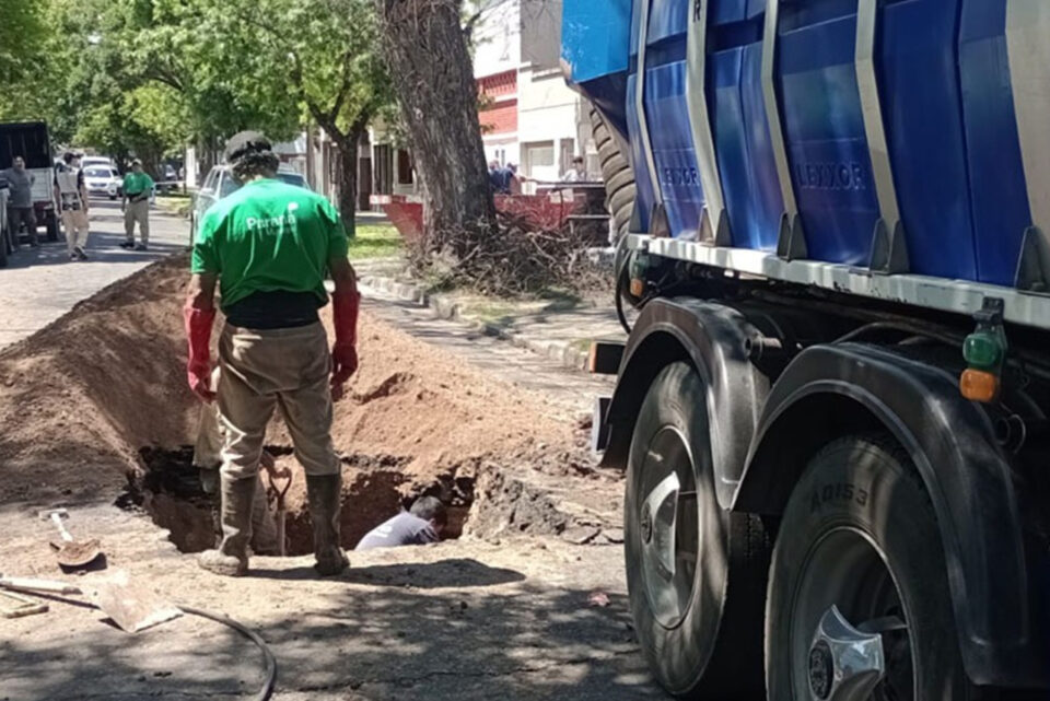 El Municipio realiza trabajos de mantenimiento y reparación en las redes de agua y cloaca