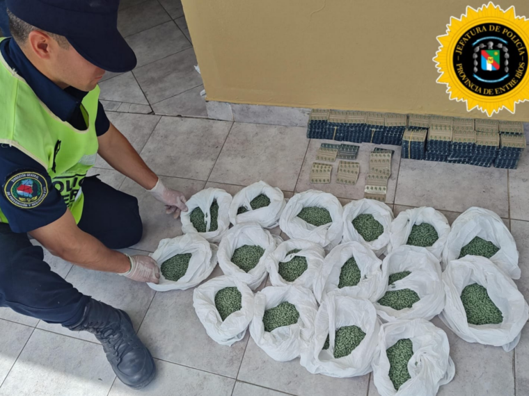 Secuestraron más de 38.000 pastillas ocultas en un auto en la Ruta 14 Secuestraron más de 38.000 pastillas ocultas en un auto en la Ruta 14
