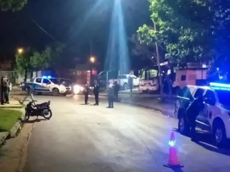 Paraná: motociclista chocó a un niño que iba en bici y hubo tensión en el barrio Paraná: motociclista chocó a un niño que iba en bici y hubo tensión en el barrio