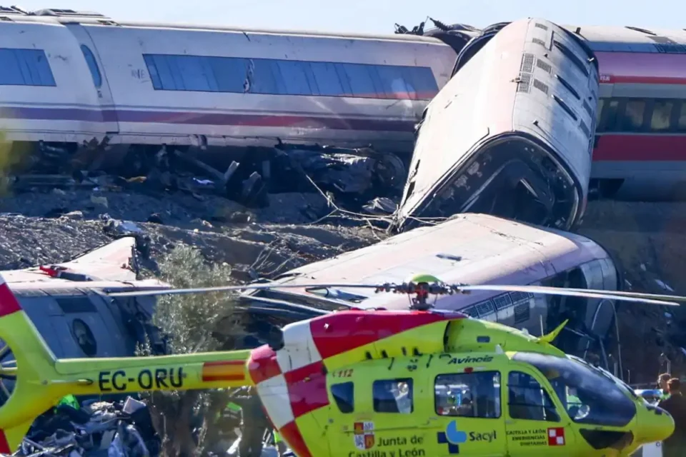 Tragedia en España: al menos 64 muertos tras el choque de dos trenes